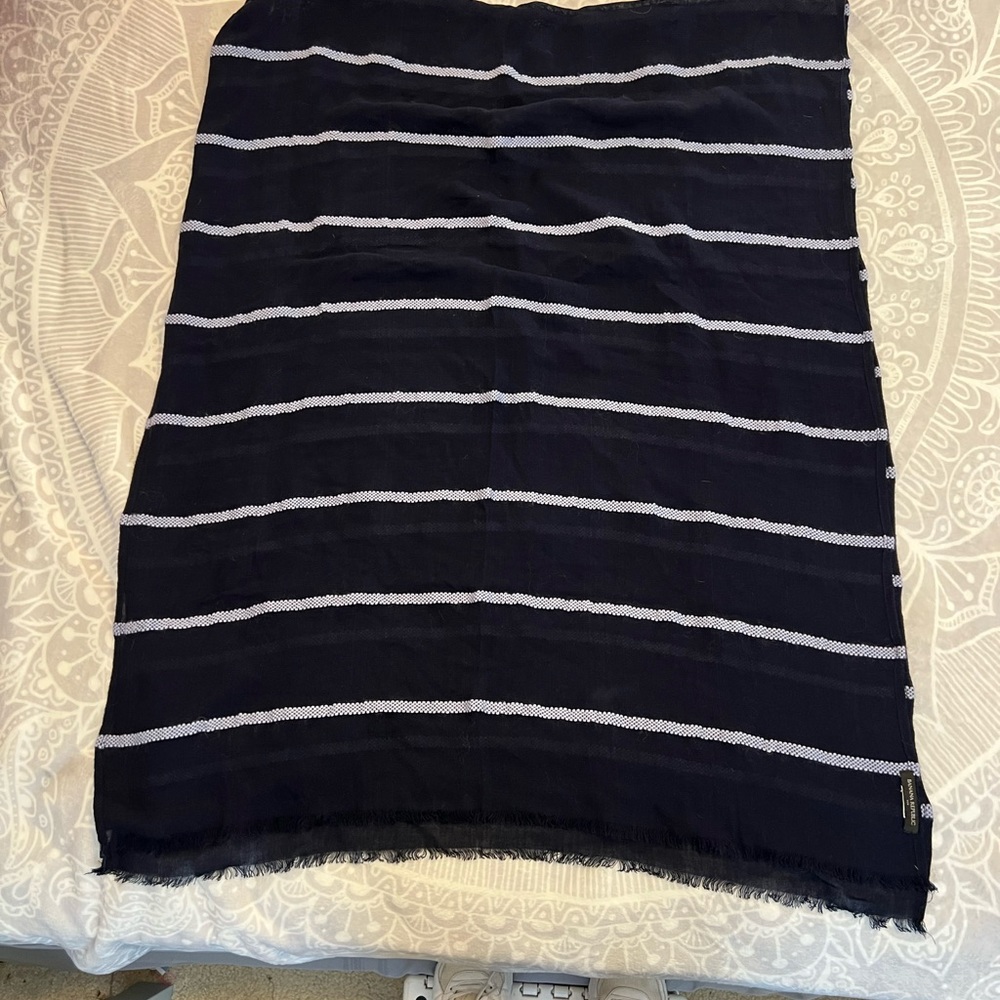 BANANA REPUBLIC SCARF NAVY BABY STRIPE GORGEOUS FREE W$75 FULL PRICE BUNDLE 324 - Picture 5 of 6
